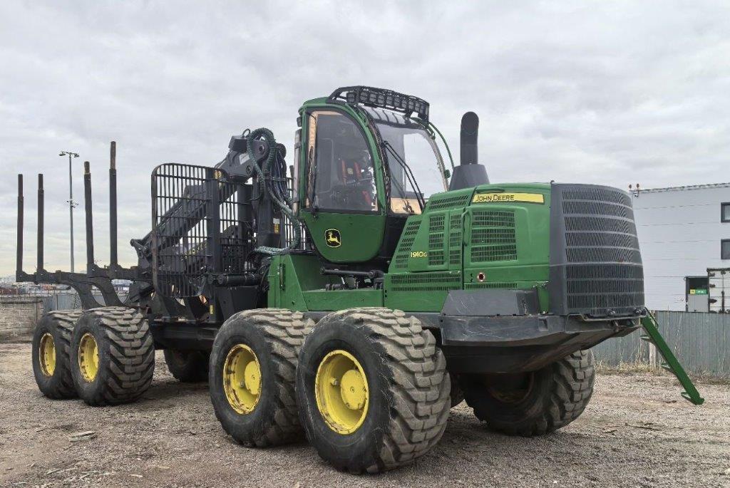 JOHN DEERE форвардер колесный 1910G