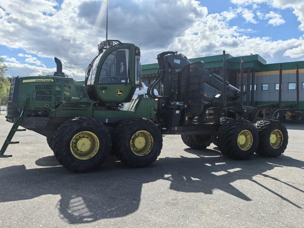JOHN DEERE форвардер колесный 1910G_3