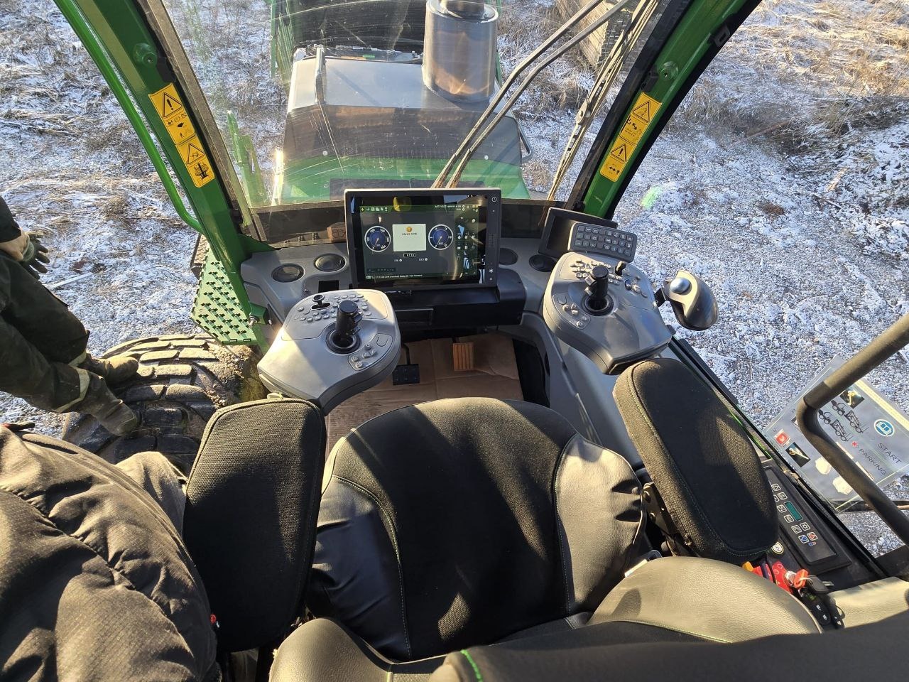 JOHN DEERE форвардер колесный 1510G