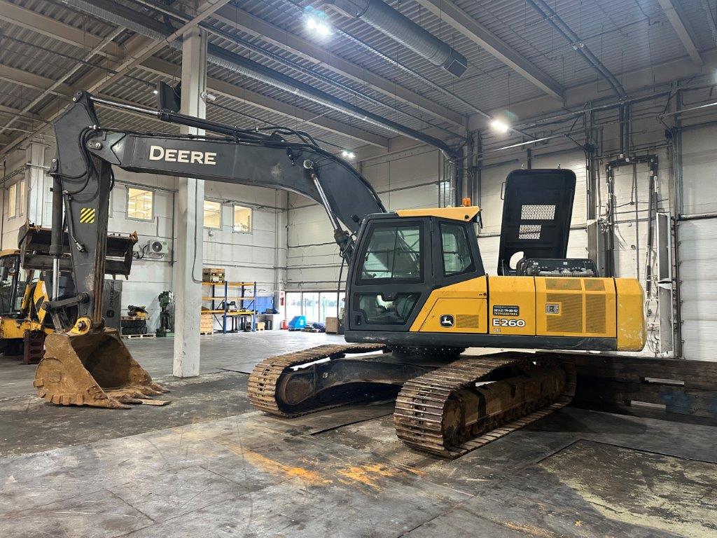 JOHN DEERE экскаватор гусеничный E260LC