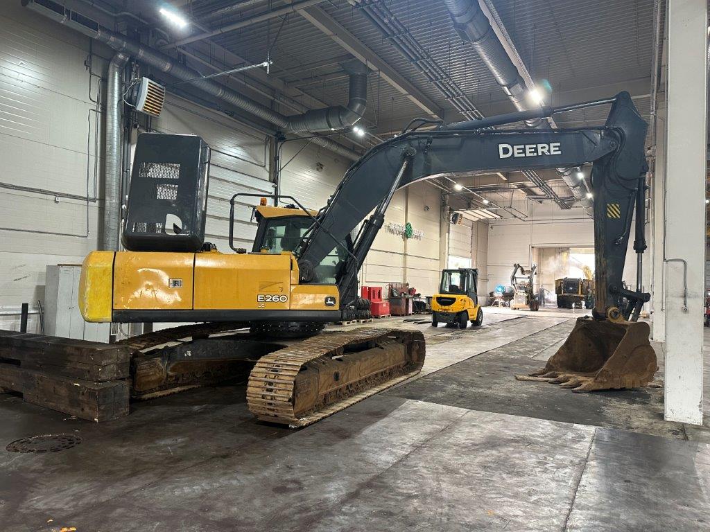 JOHN DEERE экскаватор гусеничный E260LC_0