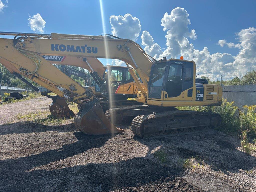 KOMATSU экскаватор гусеничный PC220-8_0