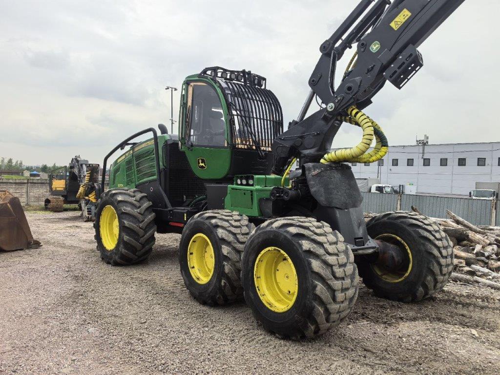 JOHN DEERE харвестер колесный 1270G 6W_0