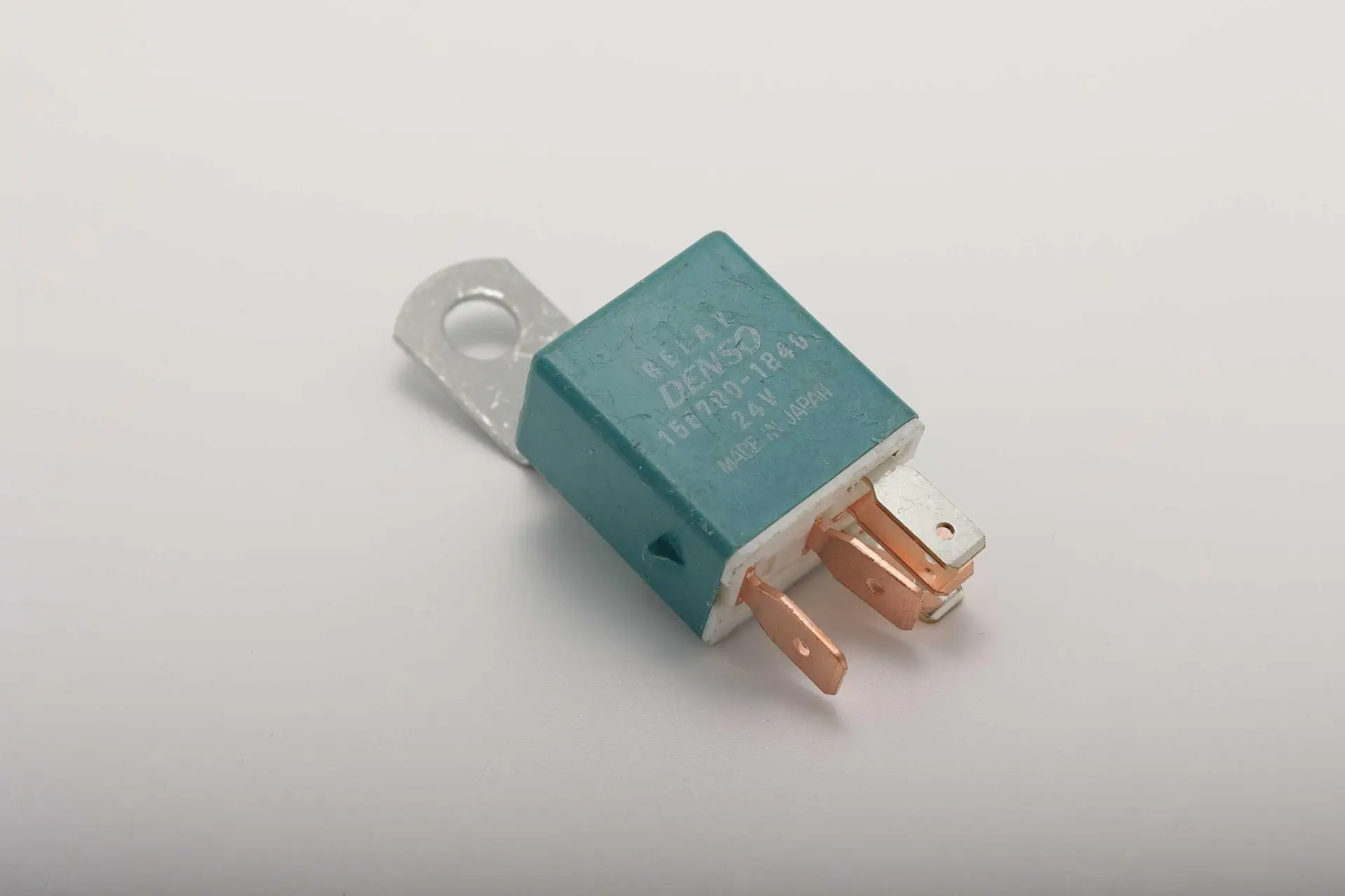 898013-7900 Реле Isuzu Sany