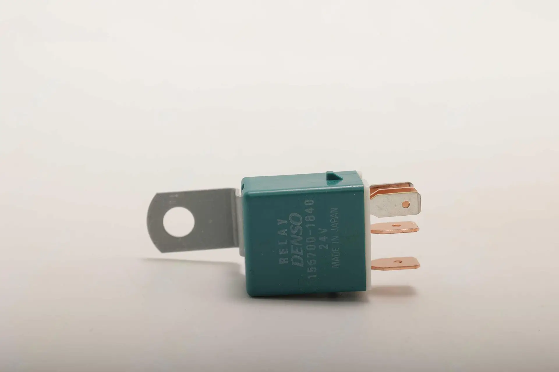 898013-7900 Реле Isuzu Sany