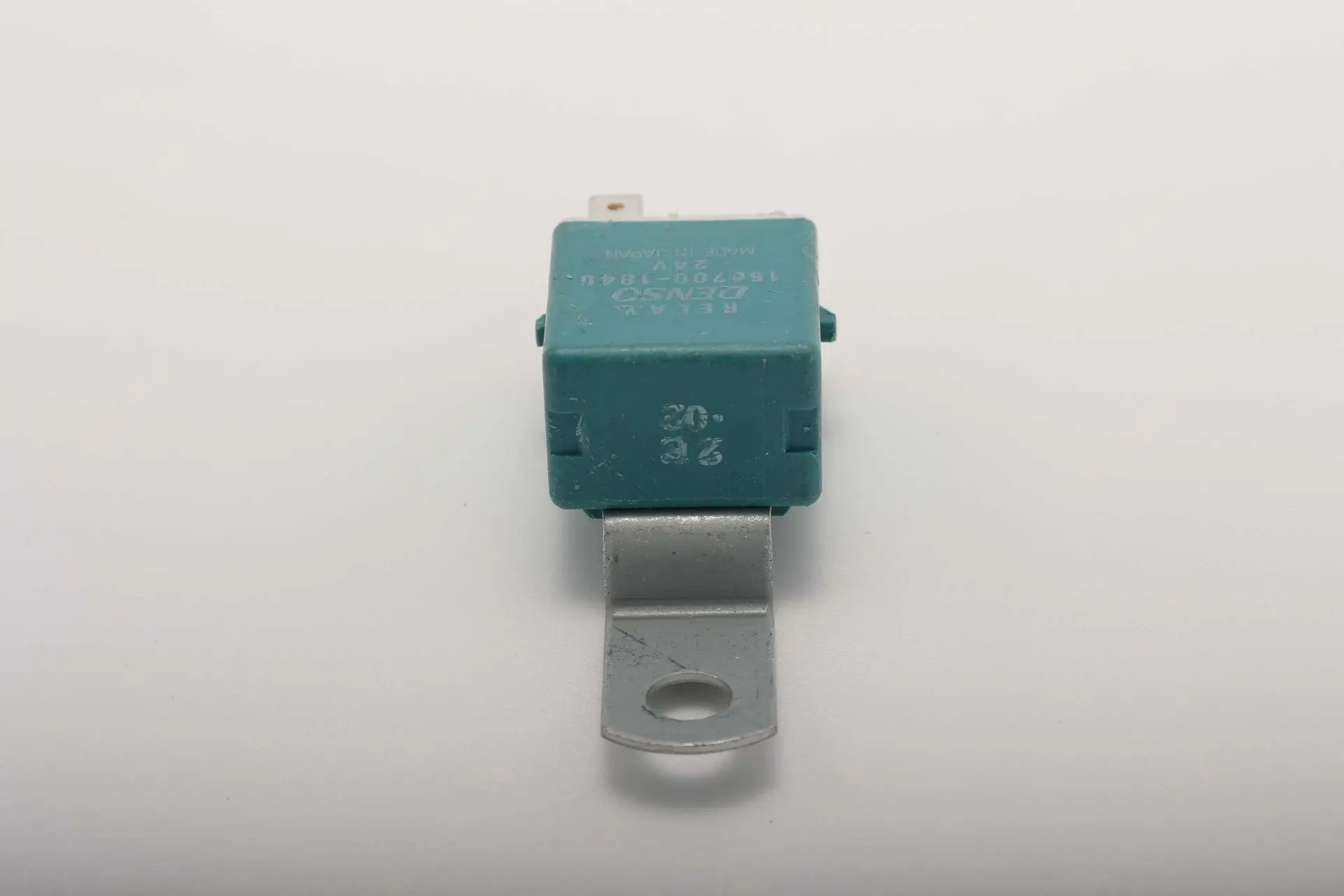 898013-7900 Реле Isuzu Sany